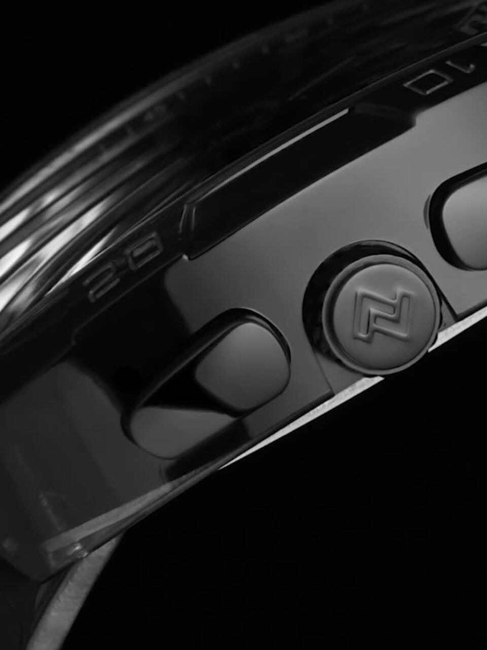 NAVIFORCE NF6101 crown detail